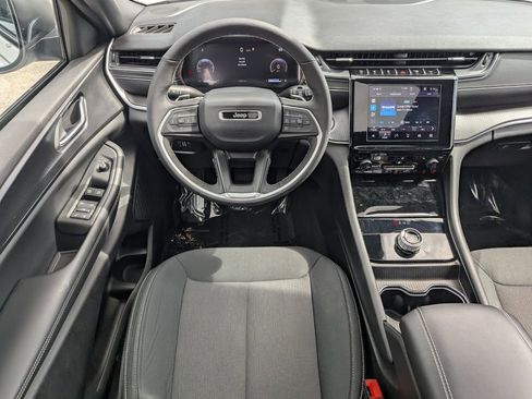 Used 2024 Jeep Grand Cherokee Laredo X w/ Luxury Tech Group I image 21