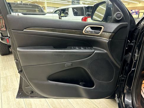 Used 2015 Jeep Grand Cherokee Overland image 17