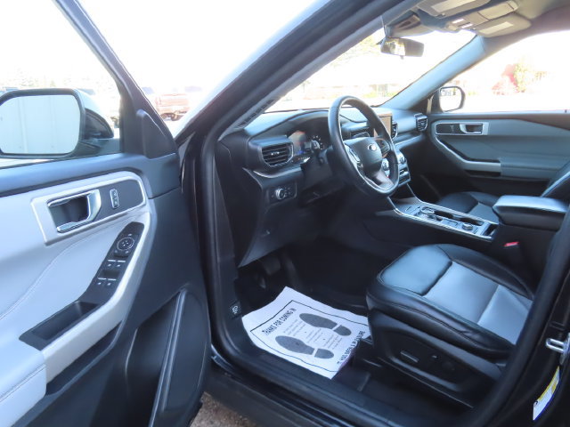 Used 2022 Ford Explorer XLT w/ Equipment Group 202A AWD/4WD image 17