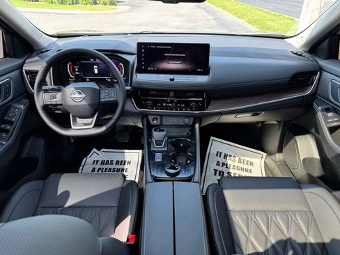 Used 2026 Nissan Rogue Platinum w/ Platinum Premium Package AWD/4WD image 18