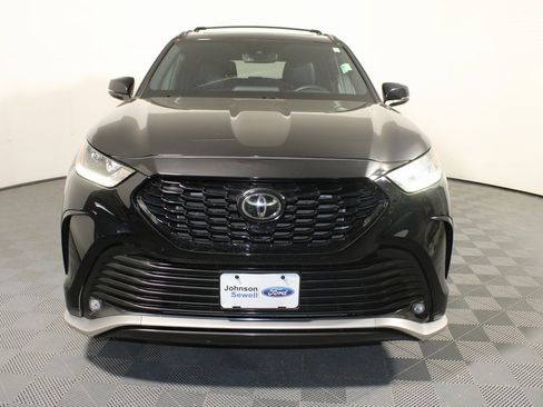 Used 2022 Toyota Highlander XSE image 3