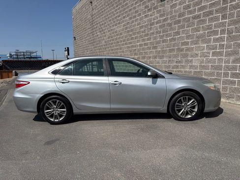 Used 2016 Toyota Camry SE image 4