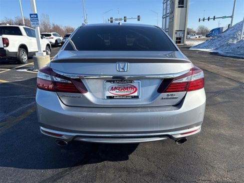 Used 2016 Honda Accord Touring image 6