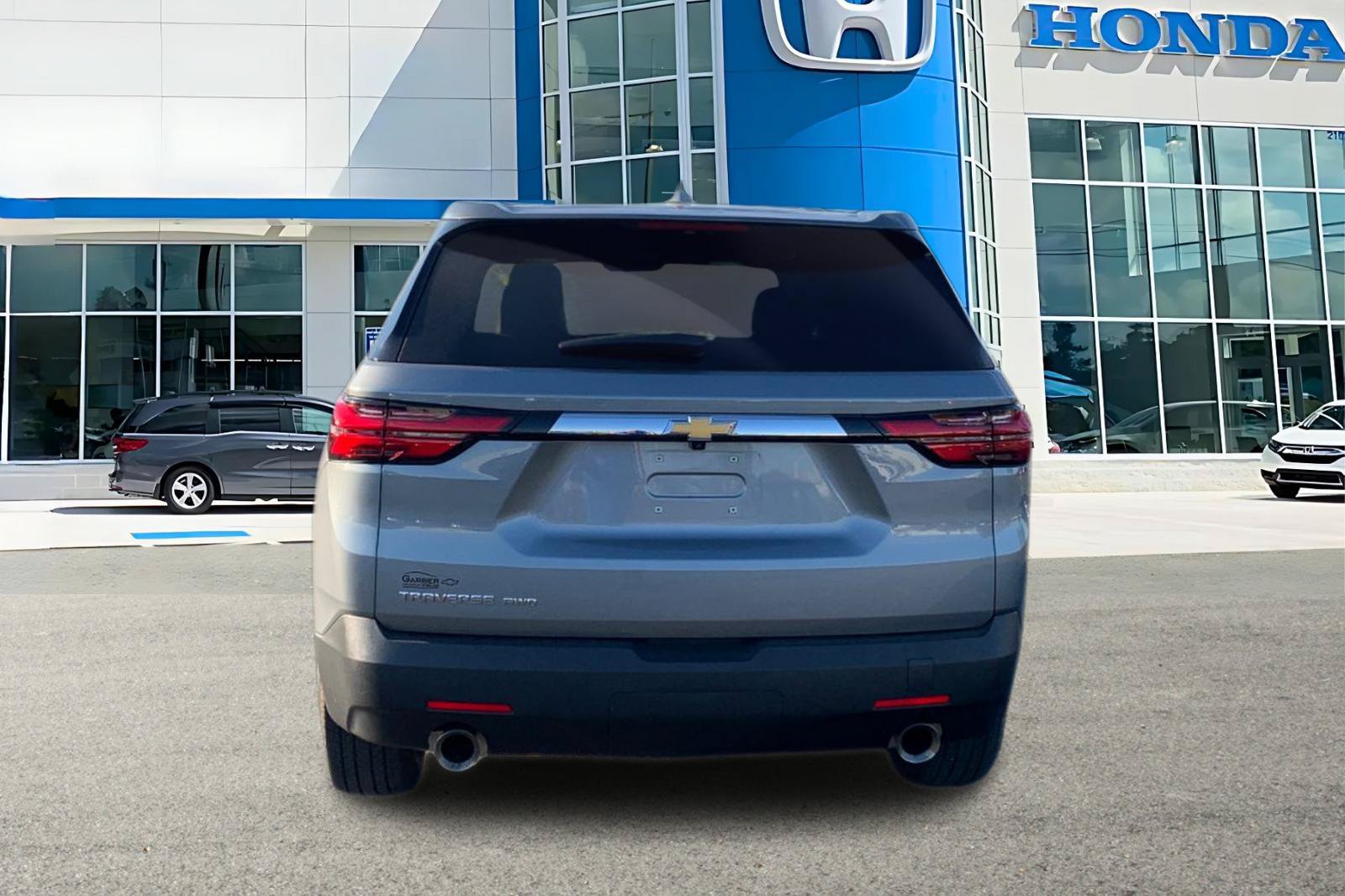 Used 2023 Chevrolet Traverse LS w/ Safety Package AWD/4WD image 4