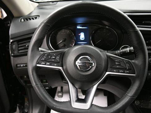 Used 2017 Nissan Rogue SV w/ Midnight Edition image 13