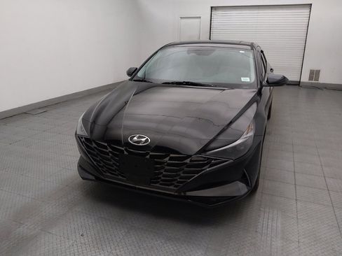 Used 2023 Hyundai Elantra Limited w/ Preferred Accessory Package FWD image 15