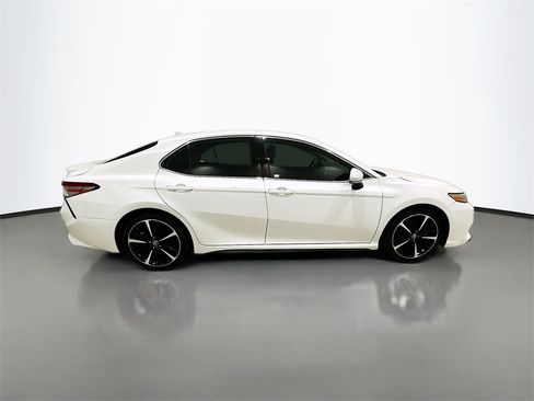 Used 2019 Toyota Camry XSE image 8