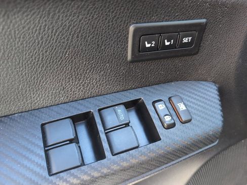 Used 2015 Toyota RAV4 Limited image 16