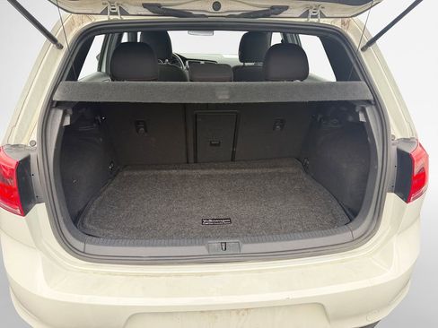 Used 2017 Volkswagen Golf S image 23