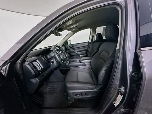 Used 2025 Nissan Pathfinder SV image 13