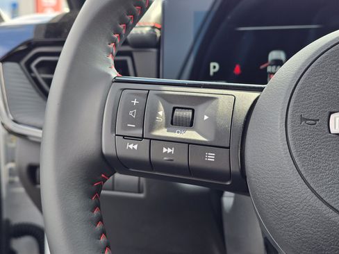 Used 2025 Nissan Kicks SR w/ Illumination Package AWD/4WD image 23
