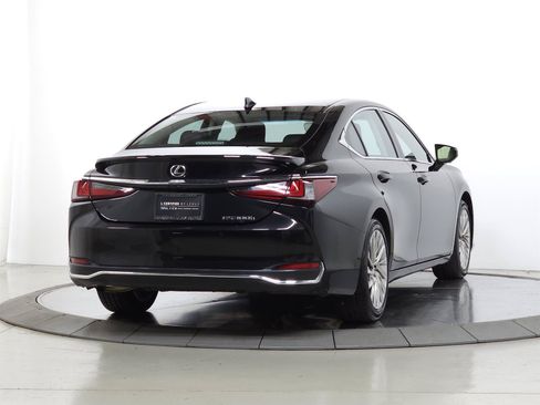 Used 2023 Lexus ES 300h Ultra Luxury w/ Accessory Package (Z2) FWD image 9