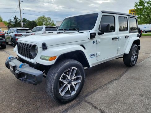 Used 2024 Jeep Wrangler Unlimited w/ Convenience Group AWD/4WD image 4
