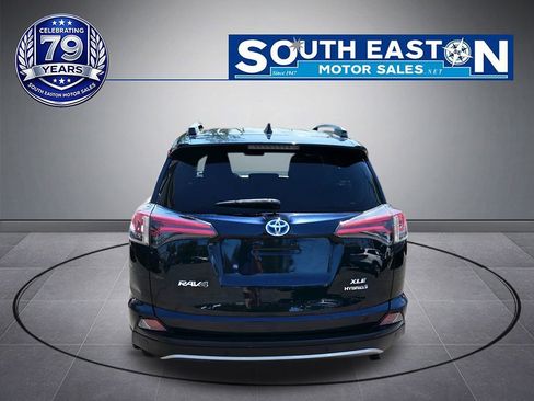 Used 2018 Toyota RAV4 XLE w/ Convenience Package AWD/4WD image 4