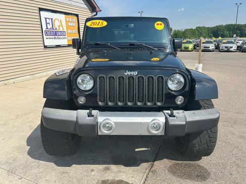 Used 2015 Jeep Wrangler Unlimited Sahara w/ Connectivity Group AWD/4WD image 2