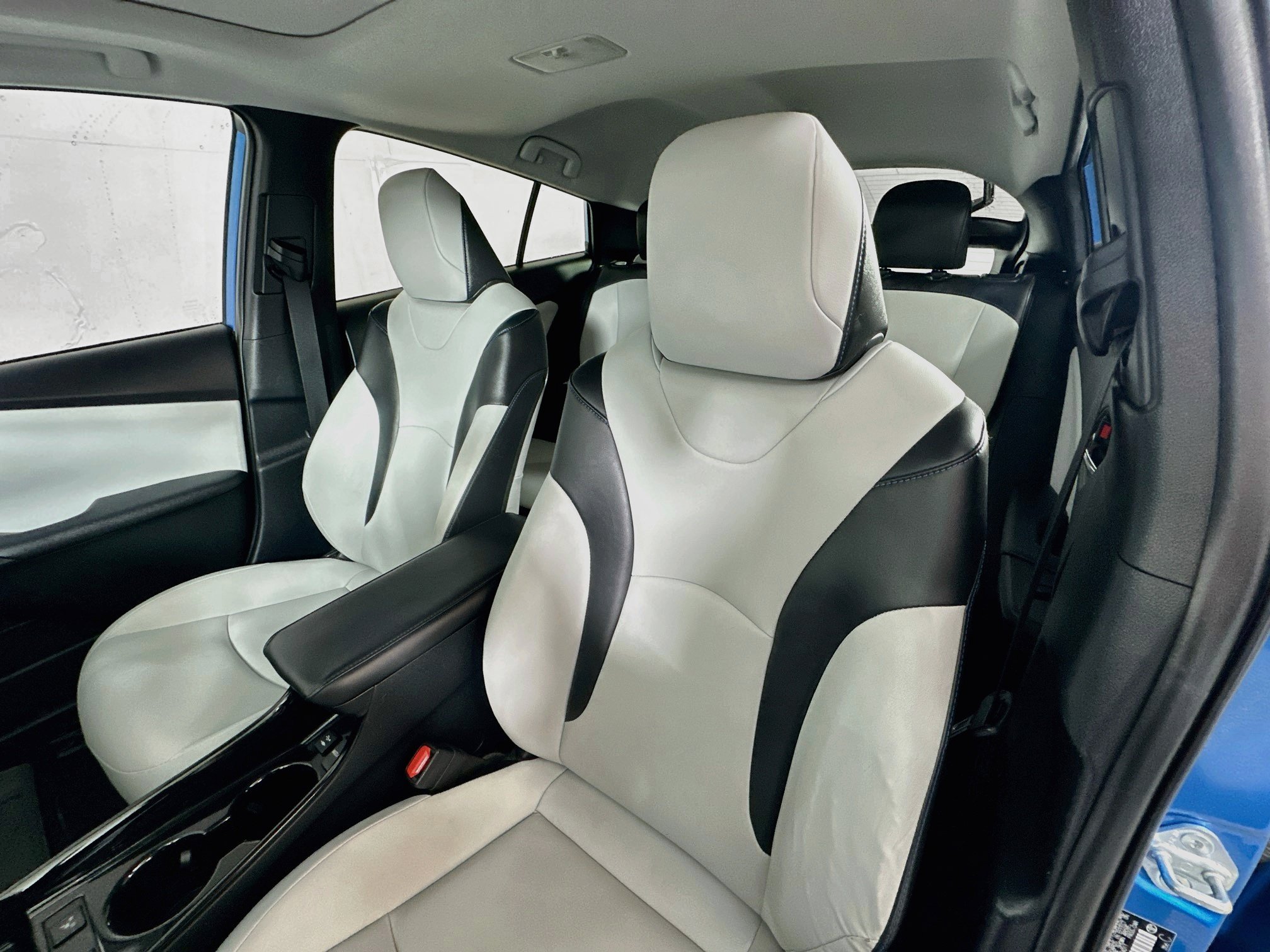 Used 2022 Toyota Prius Limited w/ Premium Convenience Package FWD image 20