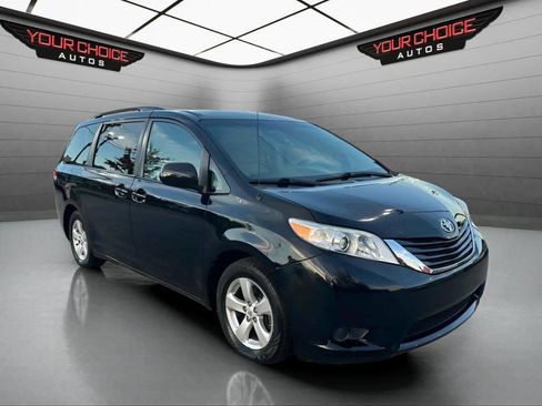 Used 2014 Toyota Sienna LE image 7