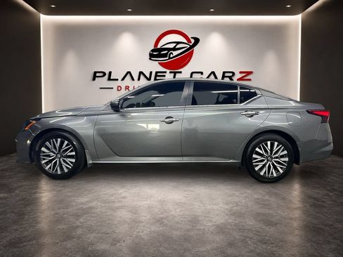 Used 2023 Nissan Altima 2.5 SV w/ SV Premium Package FWD image 8