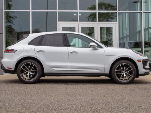 Used 2025 Porsche Macan AWD/4WD image 4