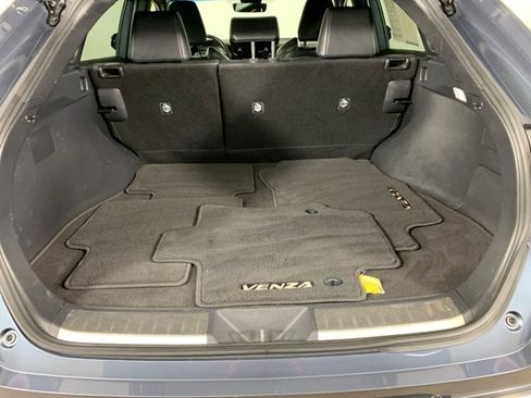 Used 2022 Toyota Venza XLE image 13