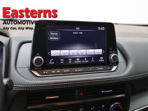 Used 2023 Nissan Rogue S AWD/4WD image 19
