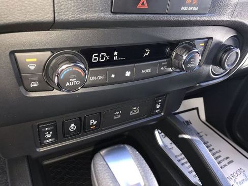 Certified 2022 Nissan Frontier SV image 18