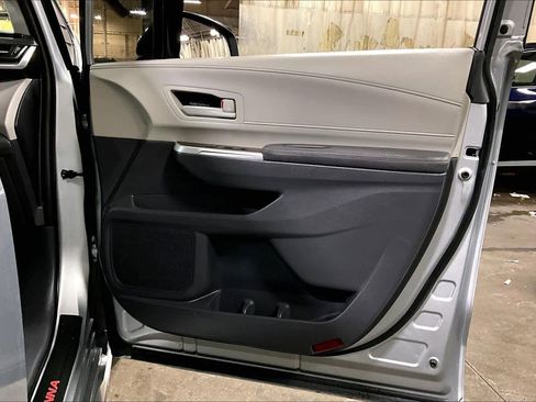Certified 2022 Toyota Sienna LE image 22