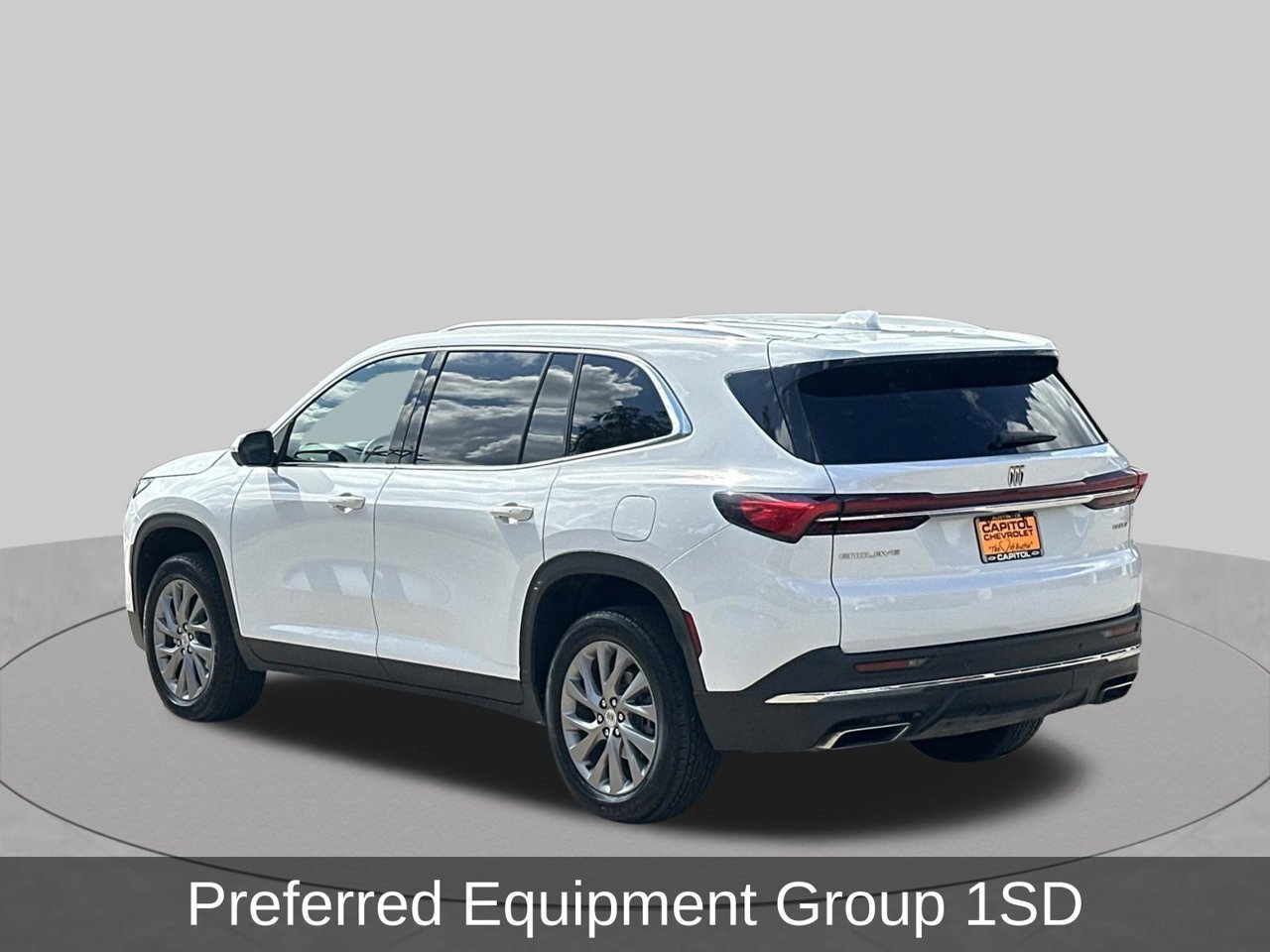 Used 2025 Buick Enclave Preferred FWD image 3