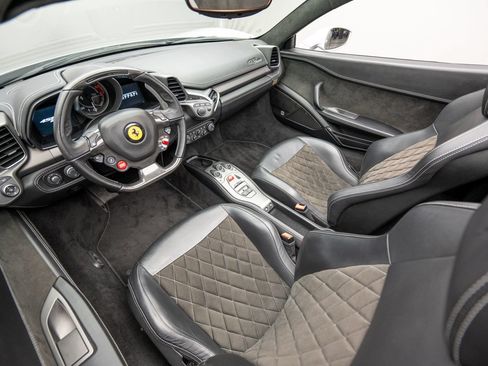 Used 2012 Ferrari 458 Spider RWD image 18