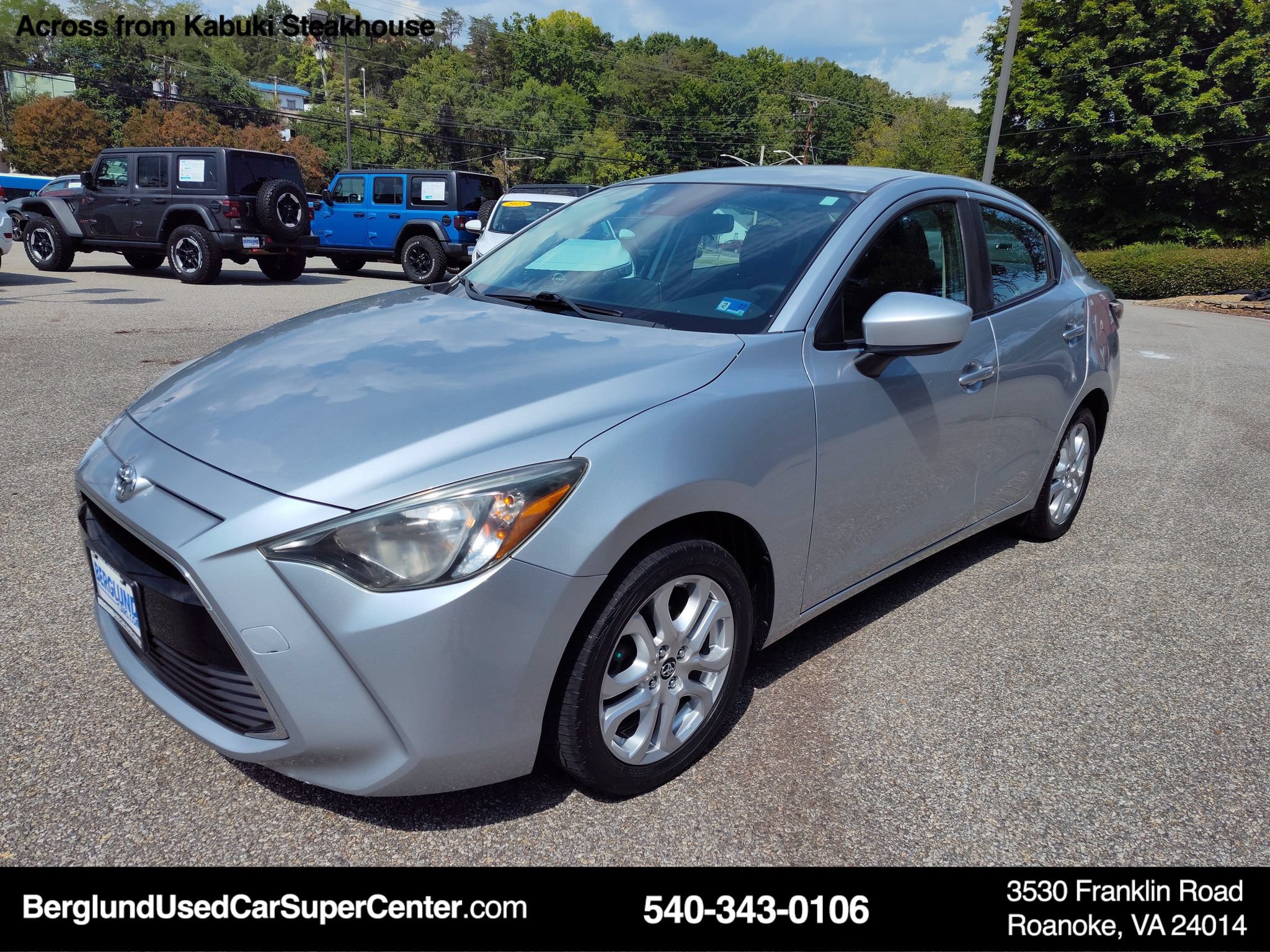 Used 2017 Toyota Yaris iA FWD image 8