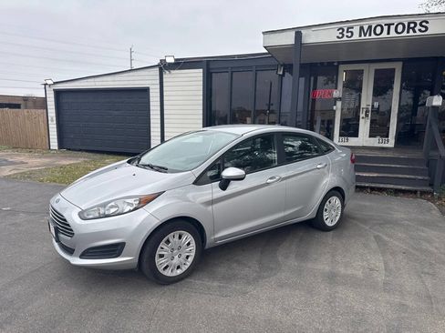 Used 2017 Ford Fiesta S image 2