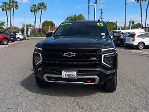 Certified 2025 Chevrolet Suburban Z71 image 3