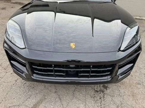 Used 2024 Porsche Cayenne Turbo image 25