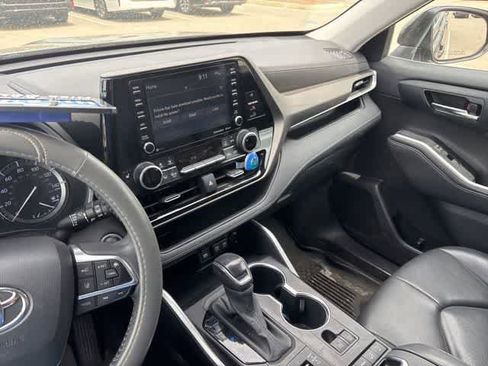 Used 2020 Toyota Highlander XLE image 20
