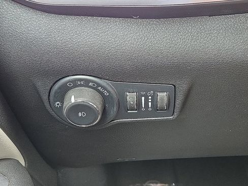 Used 2025 Jeep Compass Limited AWD/4WD image 25