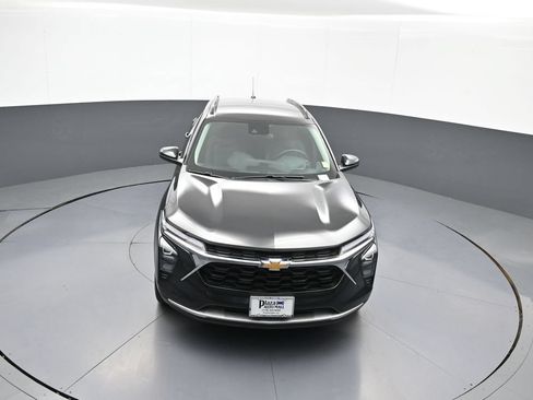 Used 2025 Chevrolet Trax LT w/ LT Convenience Package FWD image 33