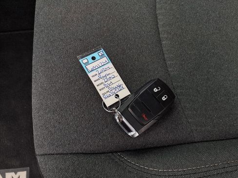 Used 2024 RAM 2500 Big Horn w/ Sport Appearance Package image 19