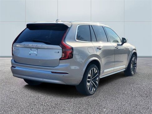 Used 2025 Volvo XC90 B6 Plus image 4