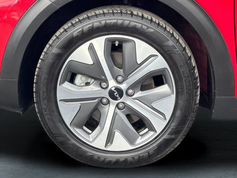 Used 2022 Kia Niro EX image 26