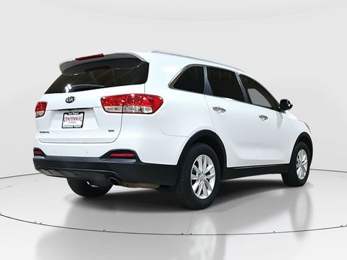 Used 2016 Kia Sorento LX w/ LX Convenience Package image 5