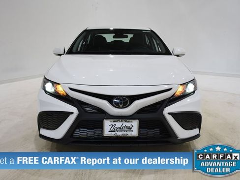 Used 2024 Toyota Camry SE image 2