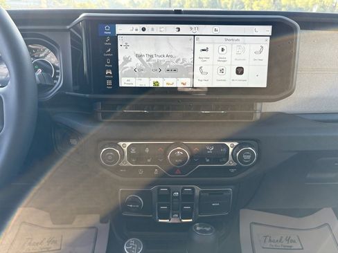 Used 2025 Jeep Wrangler Sport image 34