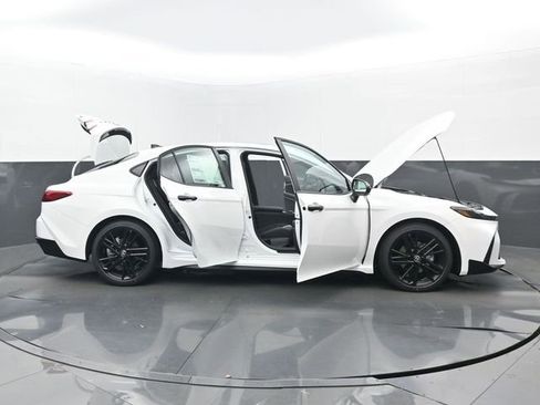 New 2026 Toyota Camry Hybrid w/ Multimedia Upgrade Package image 32