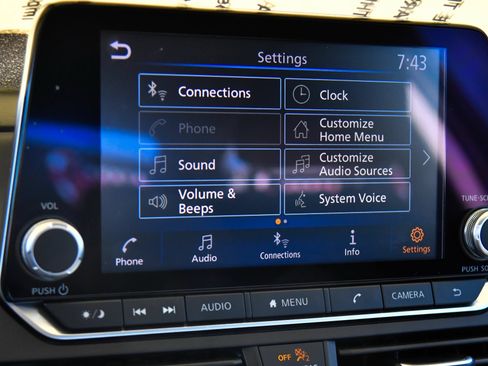 Used 2024 Nissan Altima 2.5 SV FWD image 19