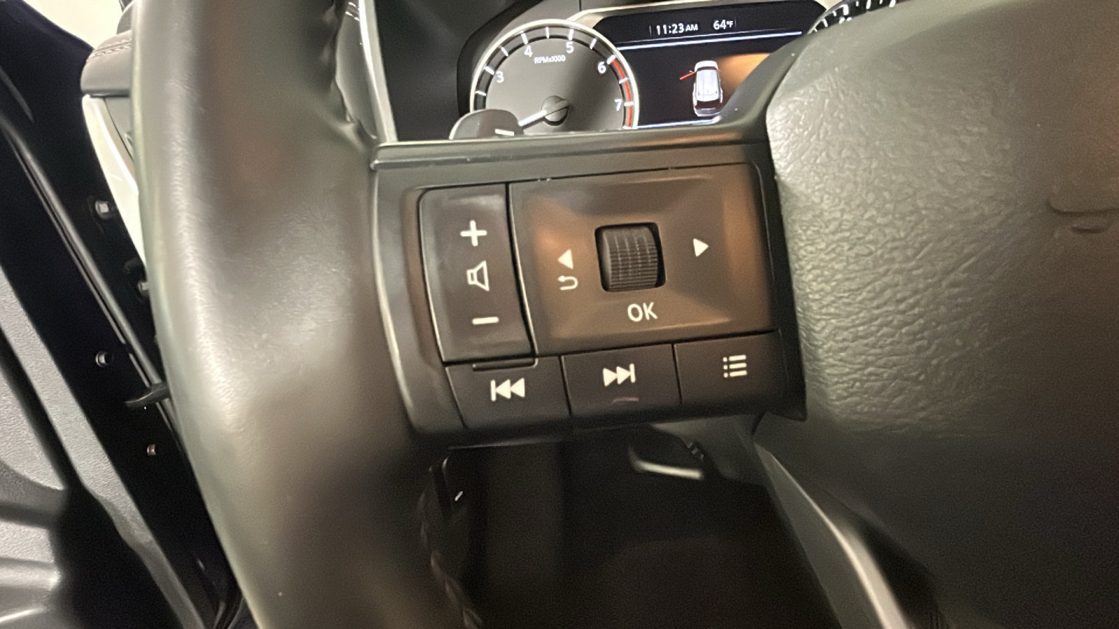 Used 2025 Nissan Rogue SV FWD image 20