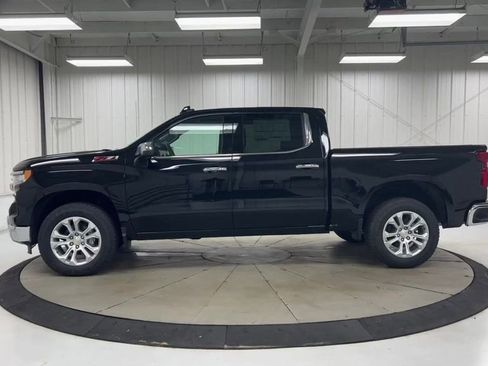 Used 2023 Chevrolet Silverado 1500 LTZ w/ Technology Package AWD/4WD image 5