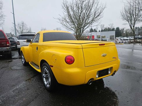 Used 2006 Chevrolet SSR w/ Preferred Equipment Group image 5