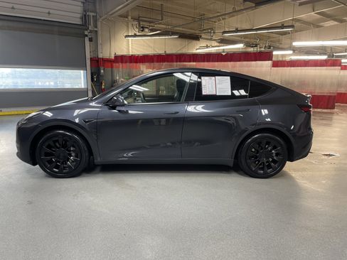 Used 2024 Tesla Model Y Long Range image 7