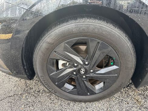 Used 2023 Hyundai Elantra SEL image 11