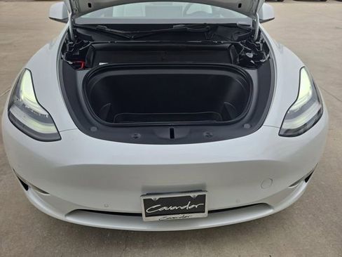 Used 2022 Tesla Model Y Long Range image 27